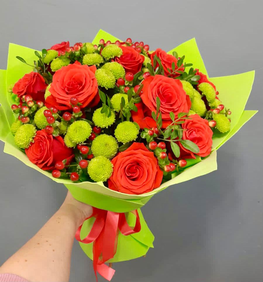 Букет цветов из: Хризантемы и Розы в Хучнях