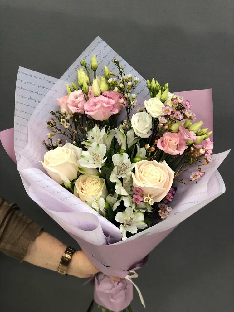 Букет цветов из: Альстромерии, Розы и Лизиантусы в Хучнях