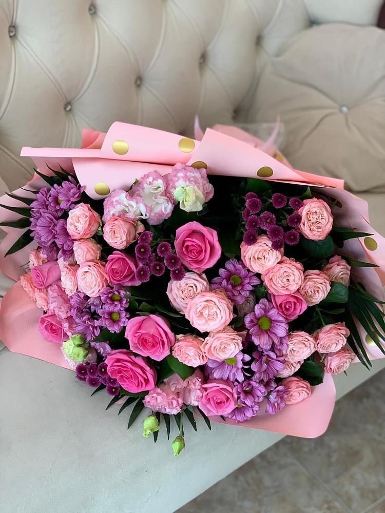 Букет цветов из: Хризантемы, Розы и Лизиантусы в Хучнях