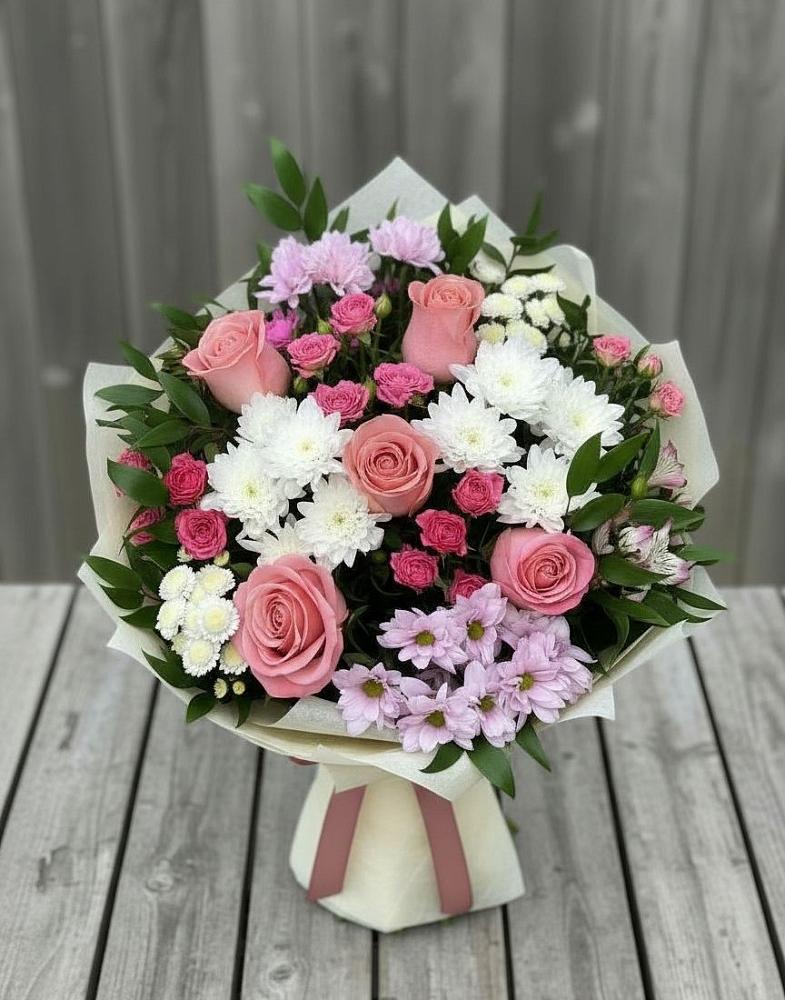 Букет цветов из: Альстромерии, Гвоздики, Розы и Хризантемы в Хучнях