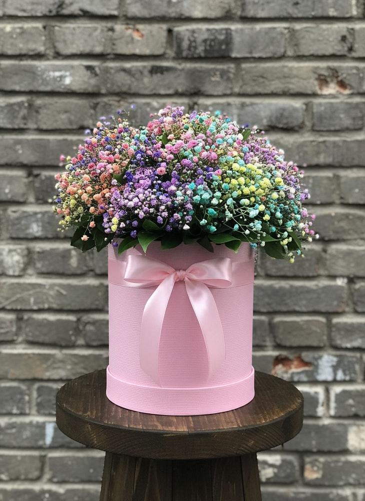 Цветочная композиция из Гипсофила и Розы в шляпной коробке в Хучнях