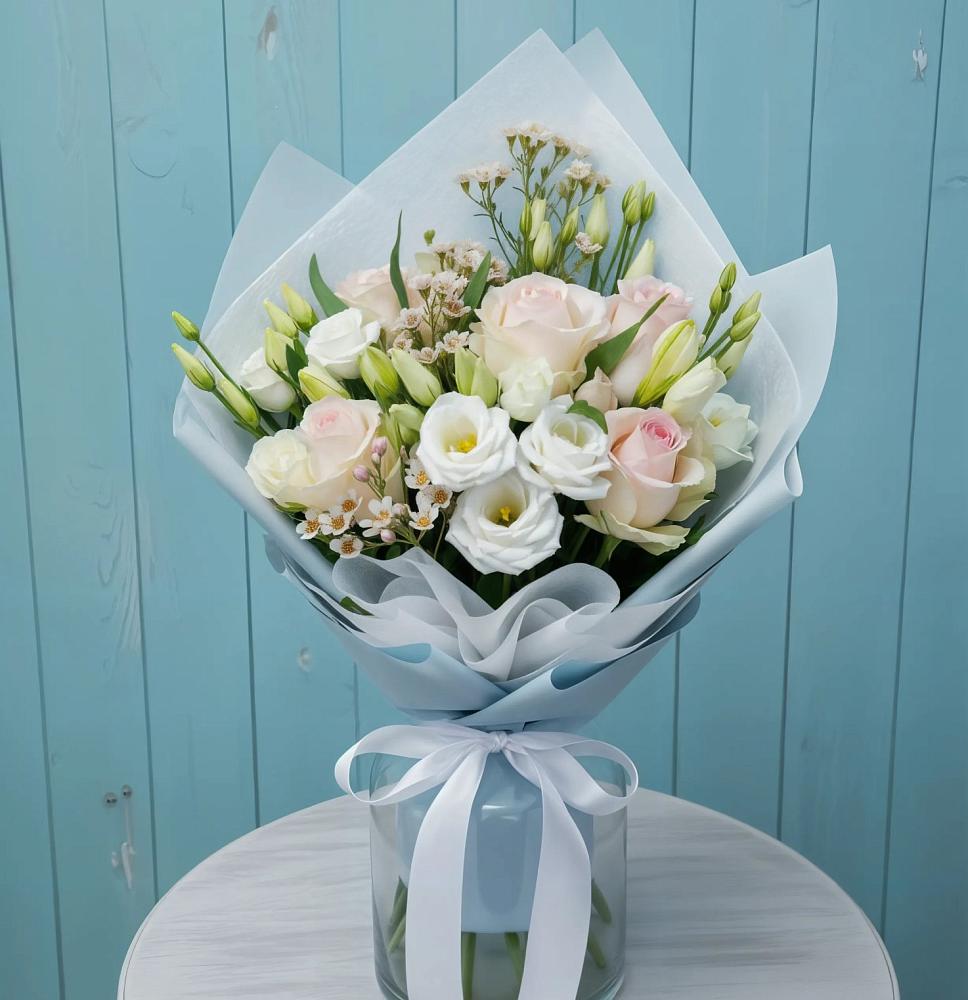 Букет цветов из: Розы и Лизиантусы в Хучнях