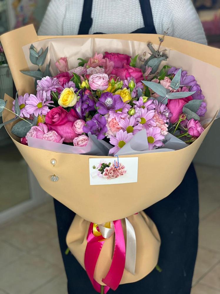 Букет цветов из: Хризантемы, Гвоздики и Альстромерии в Хучнях