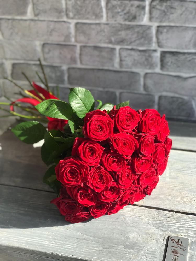 Букет Красные розы Фридом в Хучнях