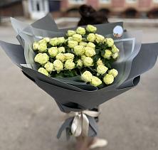 Букет Белые кустовые розы Солинеро в Хучнях