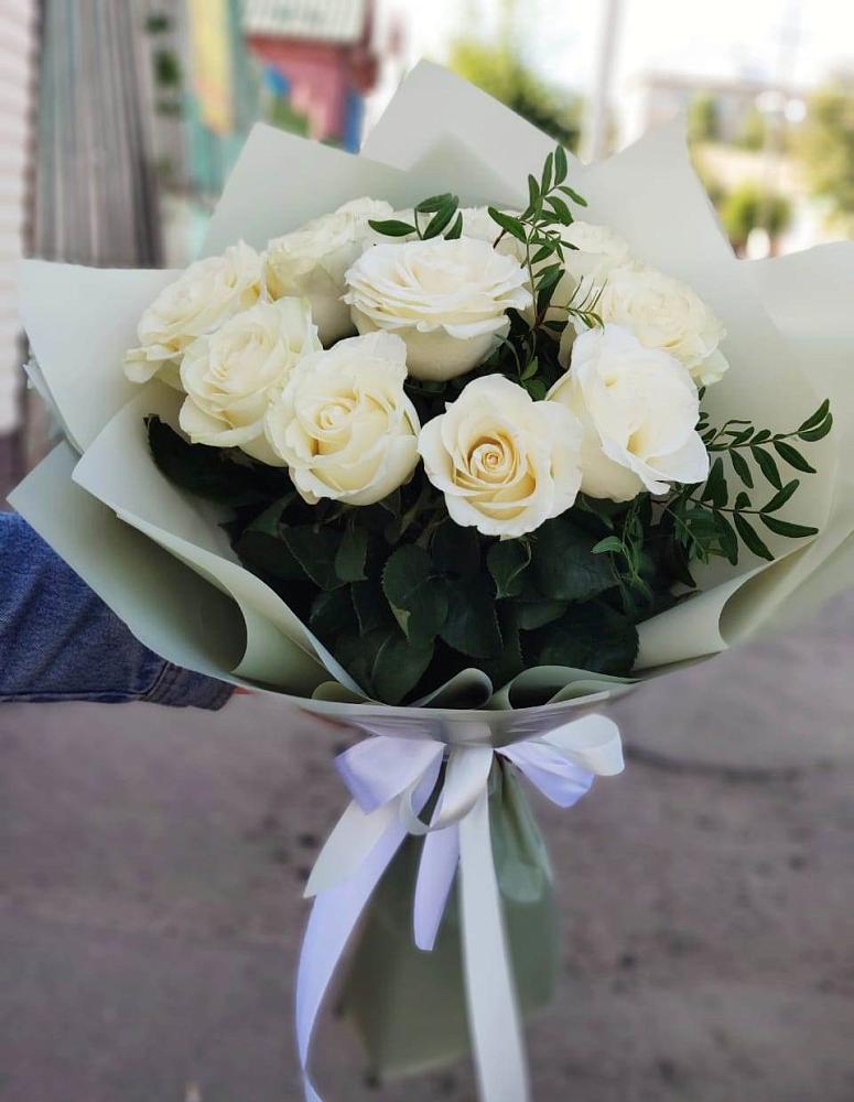 Букет Белые розы Проуд в Хучнях