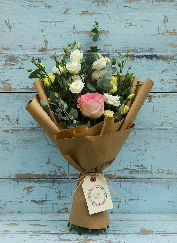 Букет цветов из: Розы и Лизиантусы в Хучнях