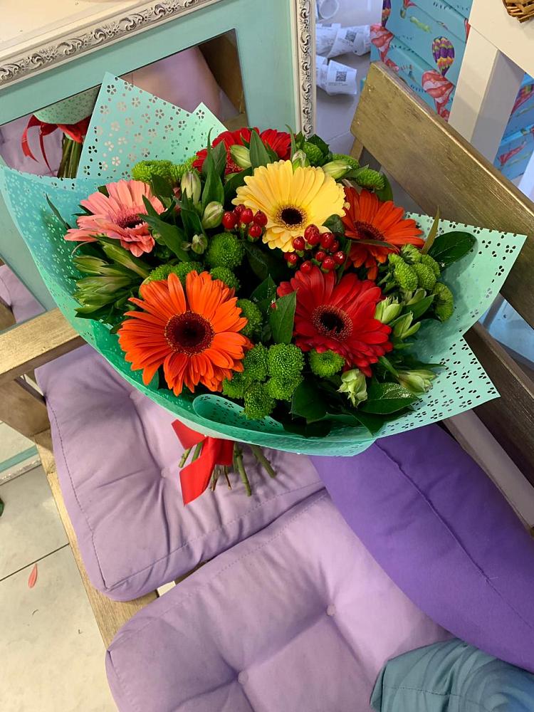 Букет цветов из: Герберы, Хризантемы и Альстромерии в Хучнях