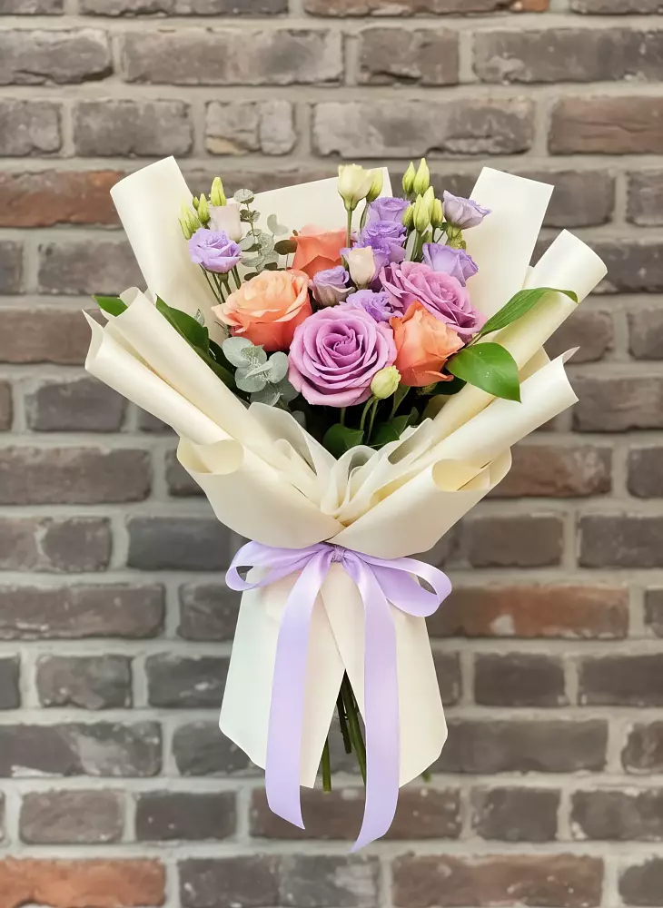 Букет цветов из: Лизиантусы и Розы в Хучнях