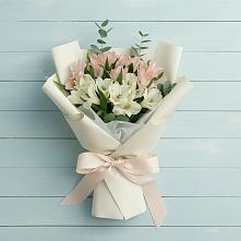 Букет цветов из:  Альстромерии #REPLACE_PRED# Хучнях