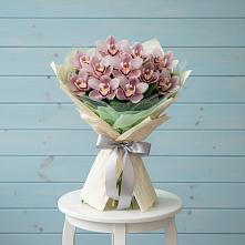 Букет цветов из:  Орхидеи и Розы #REPLACE_PRED# Хучнях