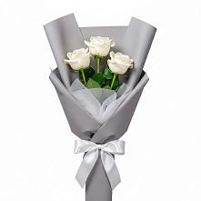 Букет 3 белые розы в Хучнях