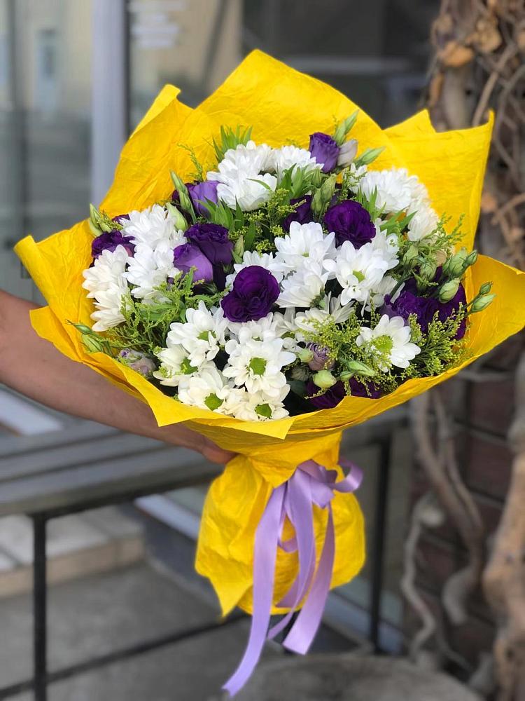 Букет цветов из: Ирисы, Хризантемы и Ромашки в Хучнях