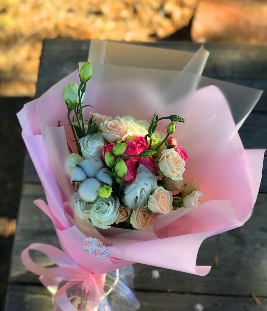 Букет цветов из: Розы и Лизиантусы в Хучнях