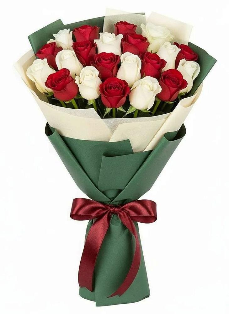 Букет Микс из красных и белых роз в Хучнях