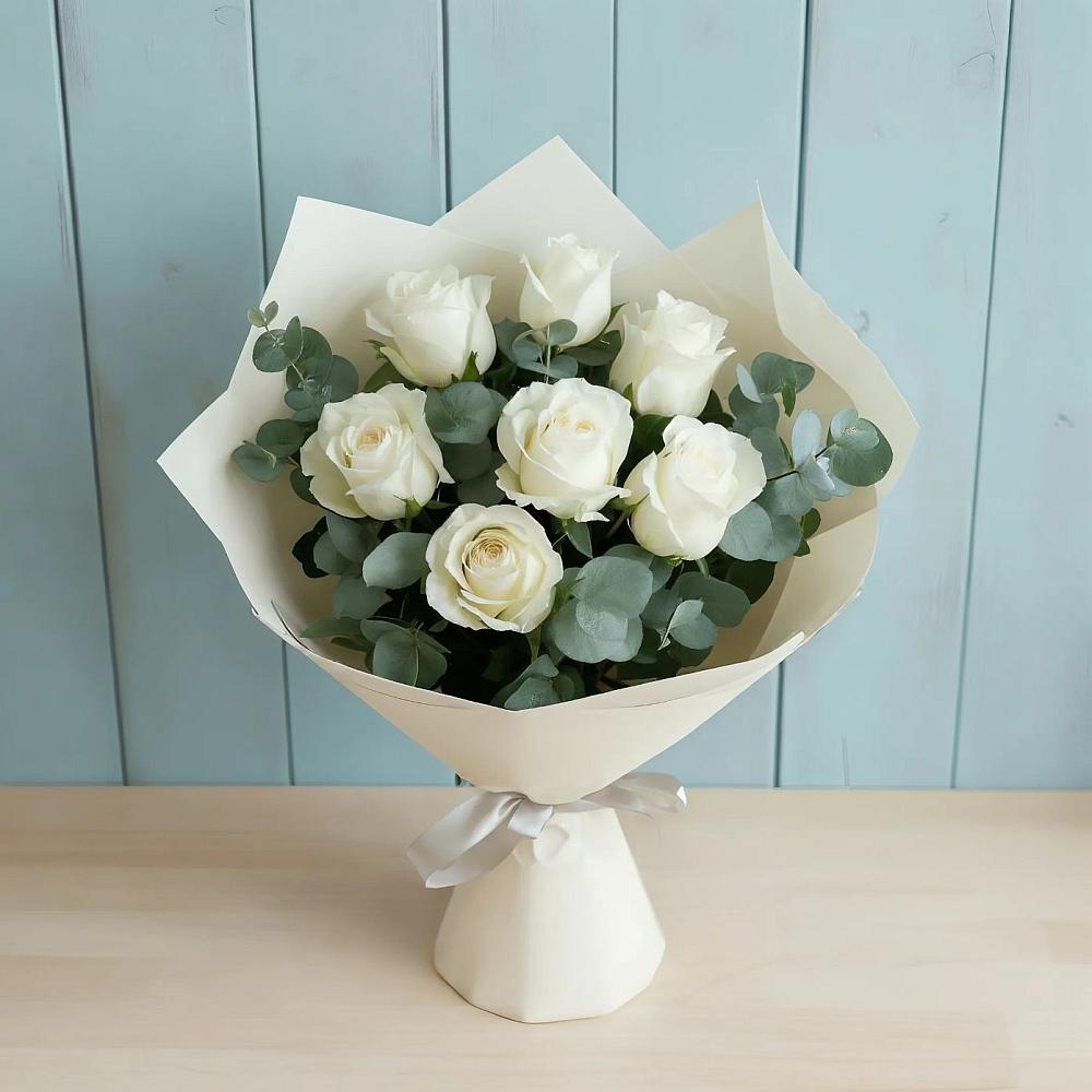 Букет Белые розы в Эвкалипте в Хучнях