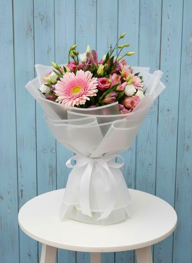 Букет цветов из: Герберы, Альстромерии и Лизиантусы в Хучнях