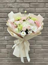 Букет цветов из:  Гвоздики, Розы, Лизиантусы и Хризантемы #REPLACE_PRED# Хучнях