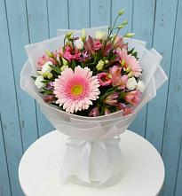 Букет цветов из:  Герберы, Альстромерии и Лизиантусы в Хучнях