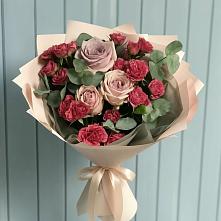 Букет цветов из:  Гвоздики и Розы в Хучнях