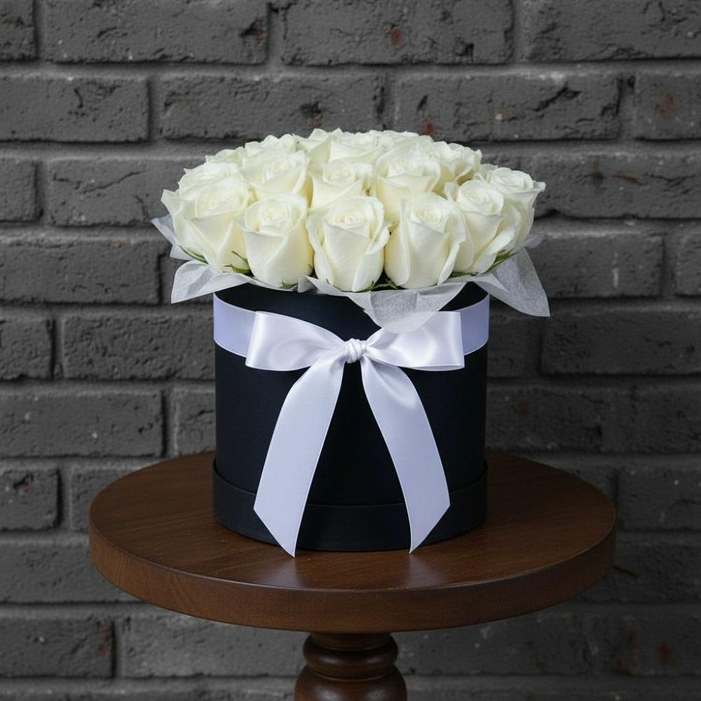 Цветочная композиция из Розы в шляпной коробке в Хучнях