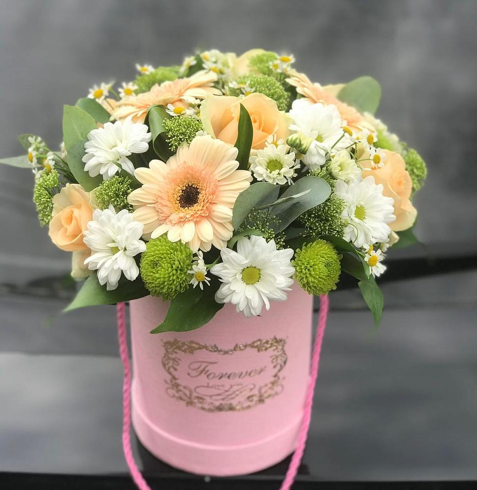 Цветочная композиция из Розы, Герберы и Хризантемы в шляпной коробке в Хучнях