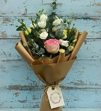 Букет цветов из:  Розы и Лизиантусы в Хучнях