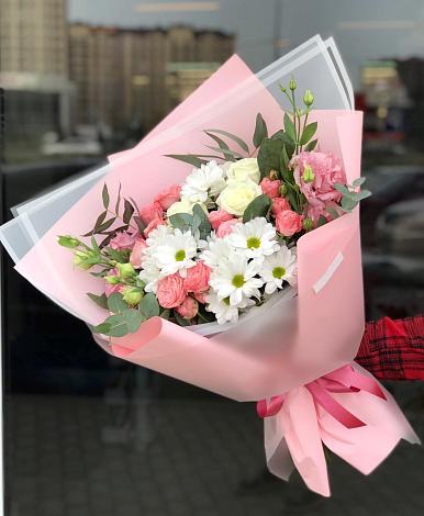 Букет цветов из: Розы, Лизиантусы и Хризантемы в Хучнях
