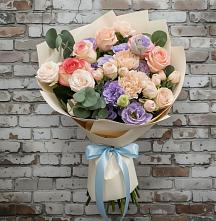 Букет цветов из:  Розы, Лизиантусы и Гвоздики в Хучнях
