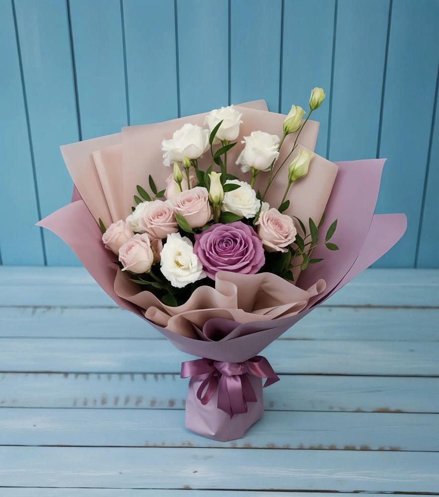 Букет цветов из: Розы и Лизиантусы в Хучнях